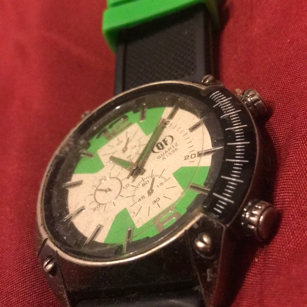 Watch - Picture 2 of 3